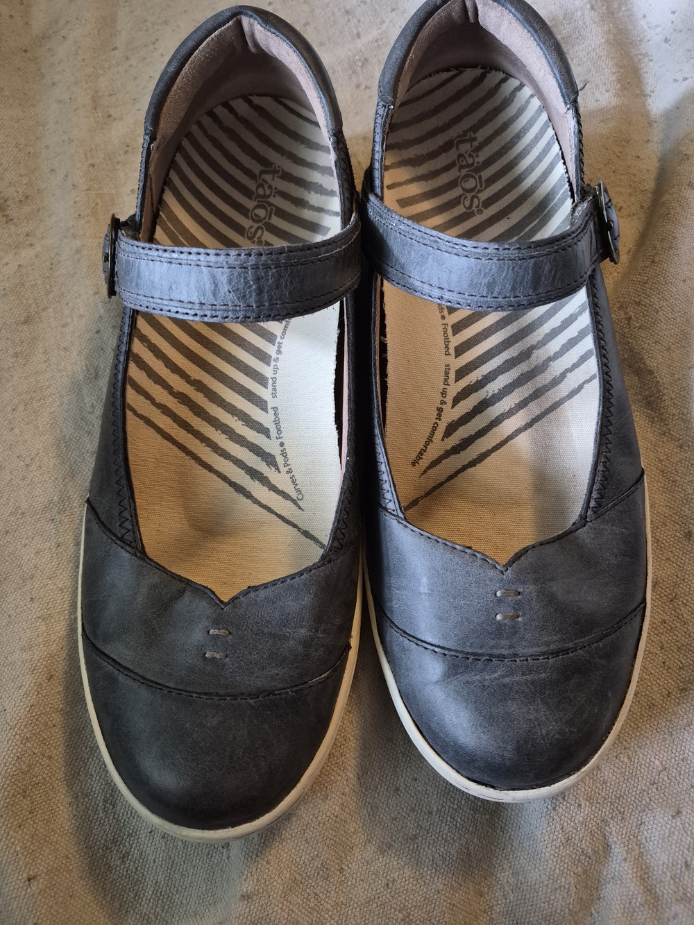 Taos Footwear Kids Mary Jane Shoes in Charcoal Gray